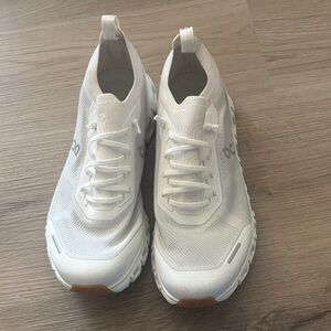ON Cloud 6 Versa Women's White Athletic Shoes